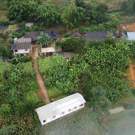 Indigenous Homestay- Trek- Food- Bus Mu Cang Chai 외부 사진