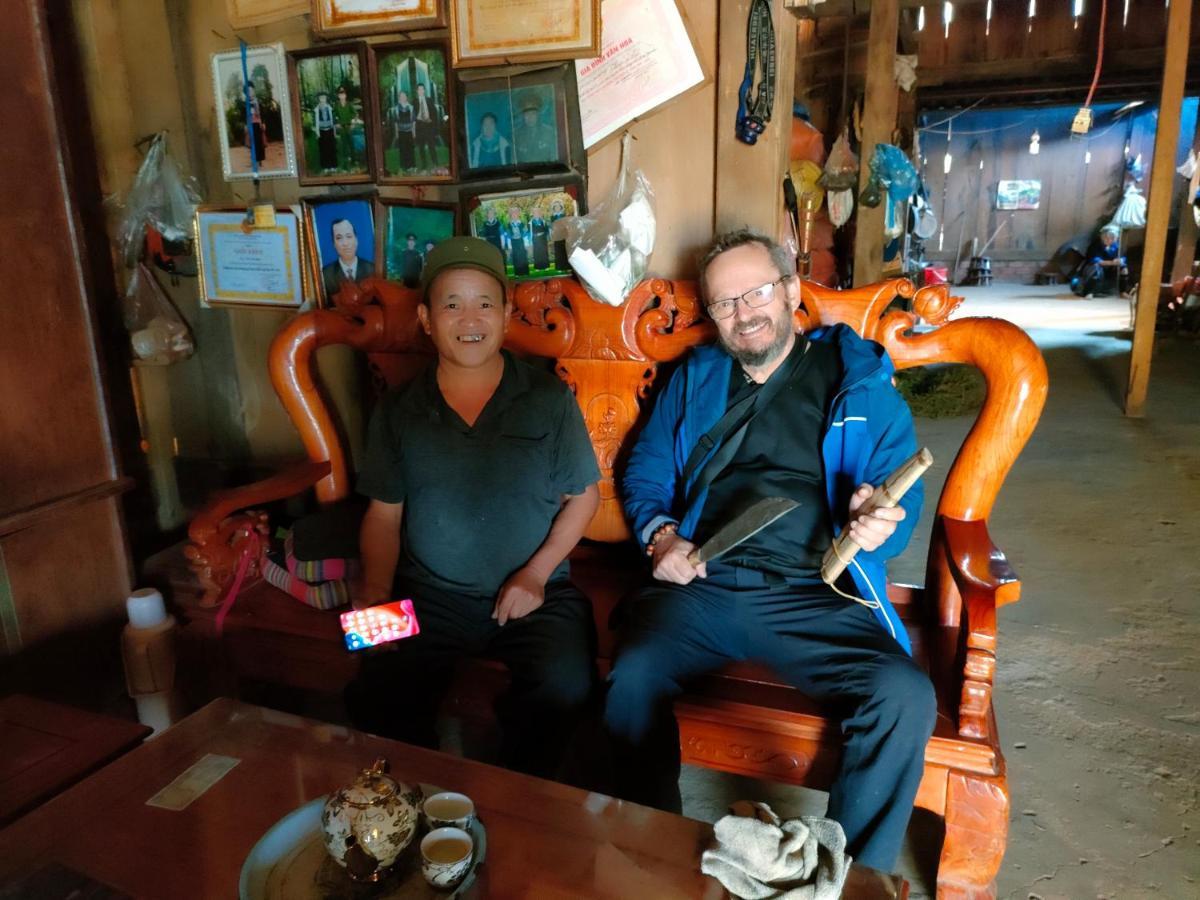 Indigenous Homestay- Trek- Food- Bus Mu Cang Chai 외부 사진