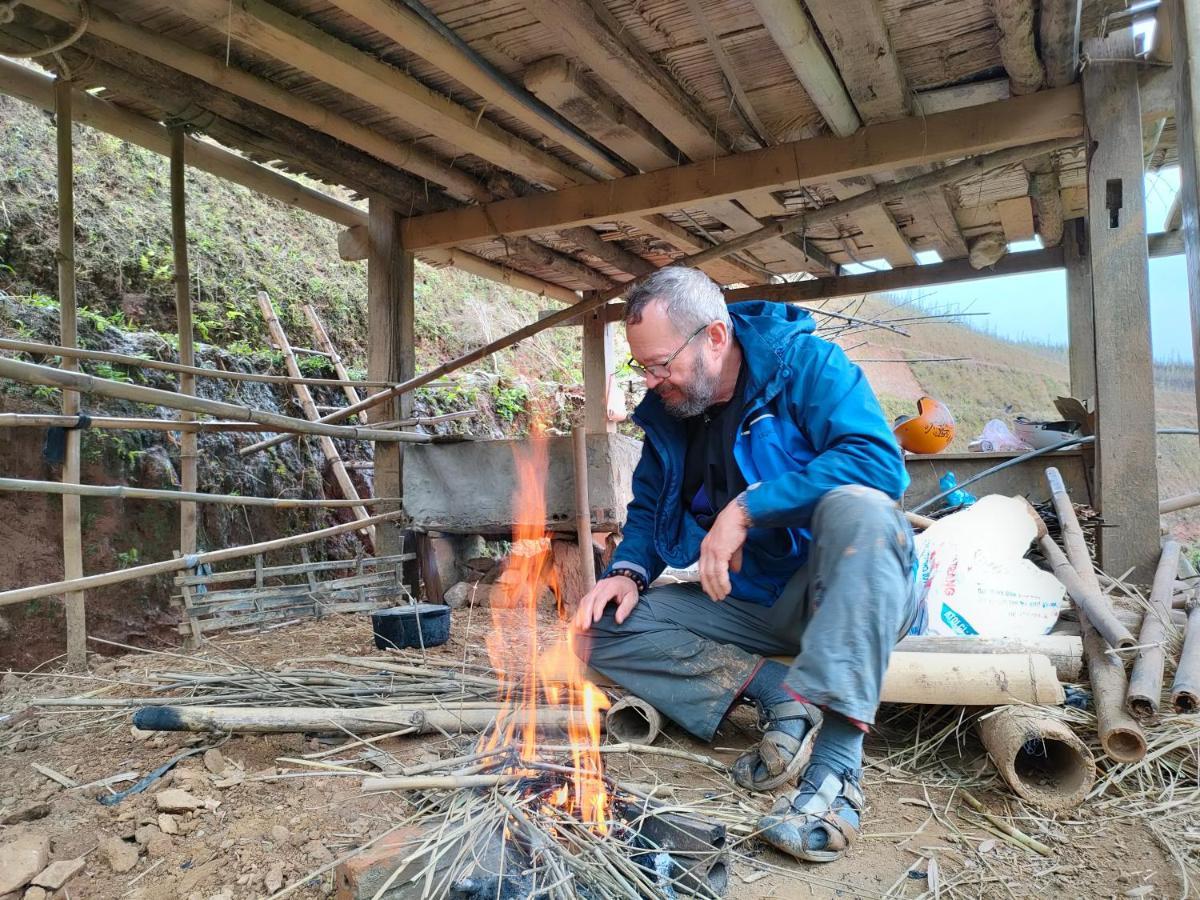 Indigenous Homestay- Trek- Food- Bus Mu Cang Chai 외부 사진
