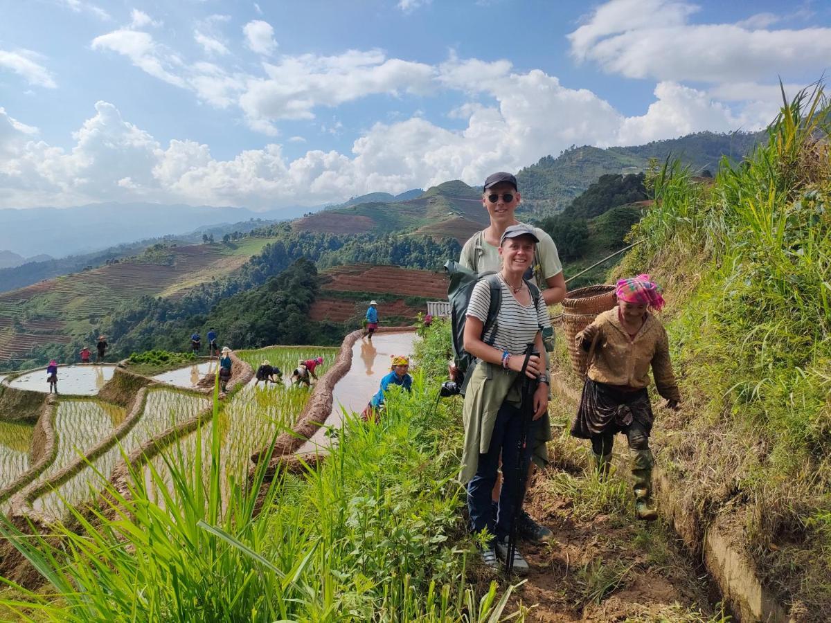 Indigenous Homestay- Trek- Food- Bus Mu Cang Chai 외부 사진