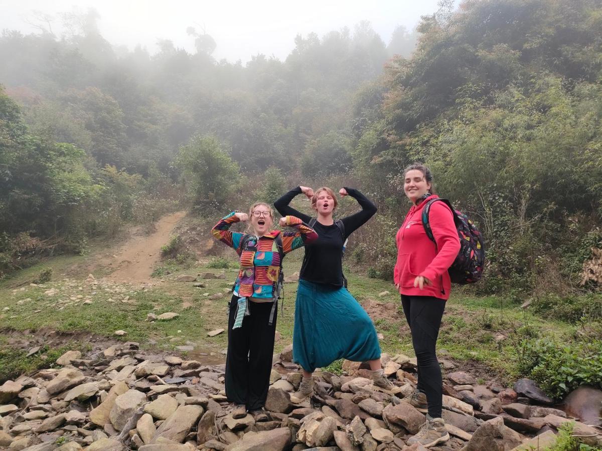 Indigenous Homestay- Trek- Food- Bus Mu Cang Chai 외부 사진
