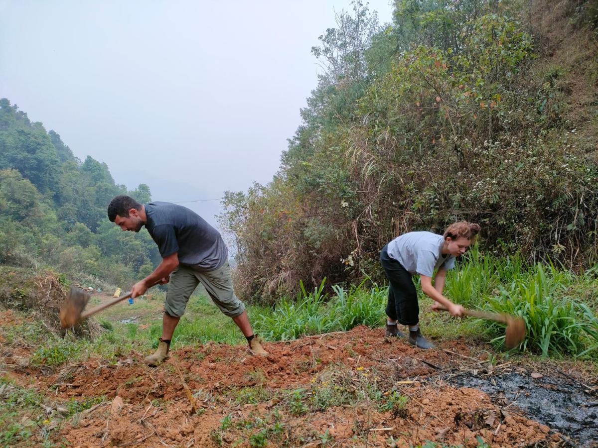 Indigenous Homestay- Trek- Food- Bus Mu Cang Chai 외부 사진