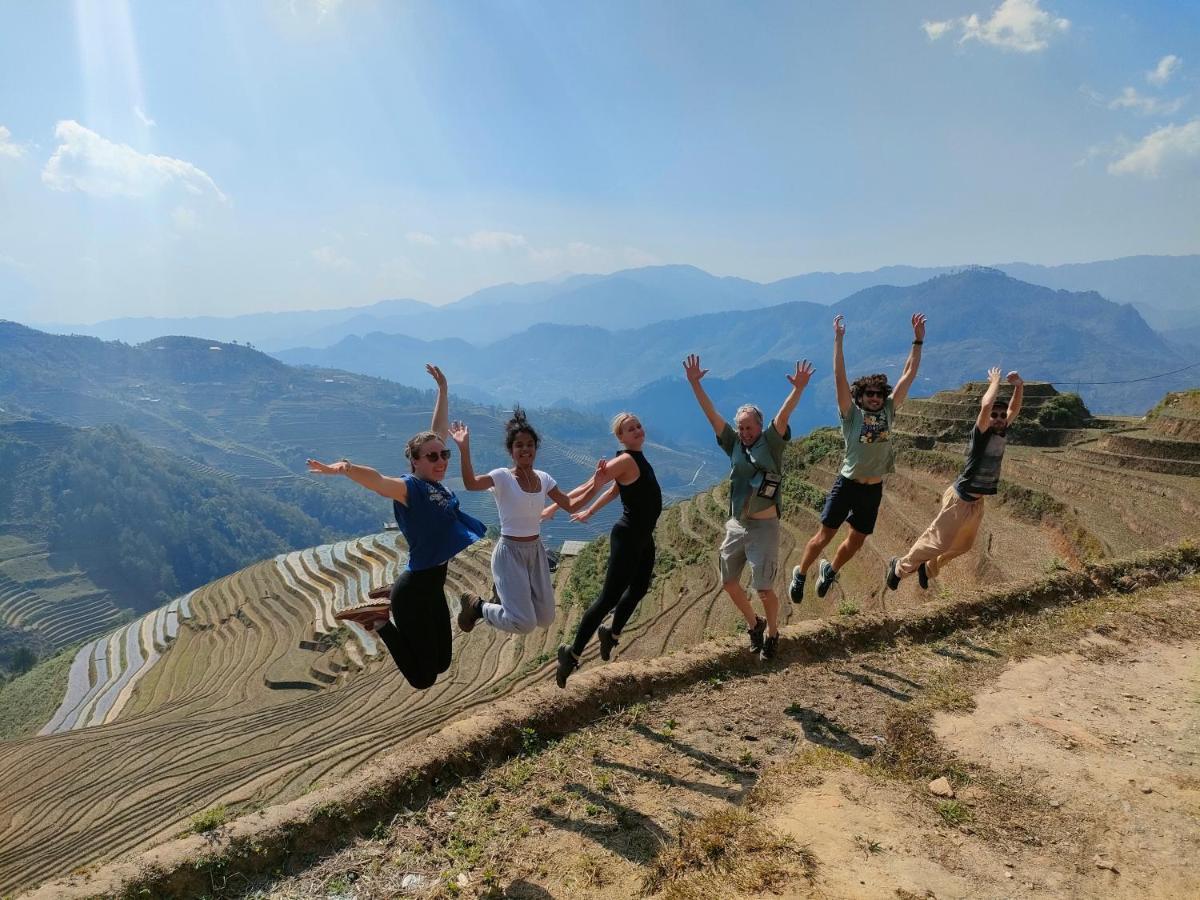 Indigenous Homestay- Trek- Food- Bus Mu Cang Chai 외부 사진
