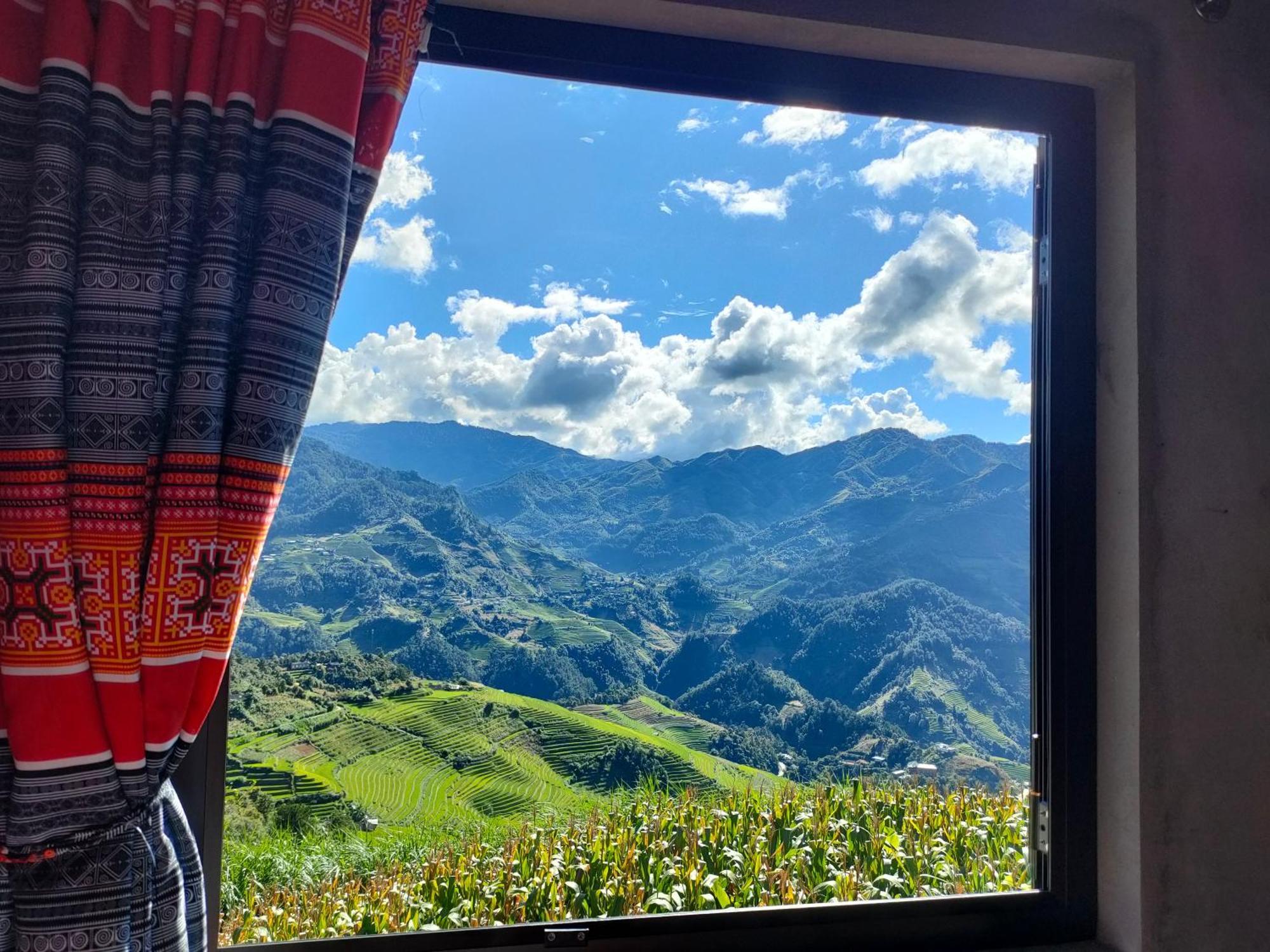 Indigenous Homestay- Trek- Food- Bus Mu Cang Chai 객실 사진