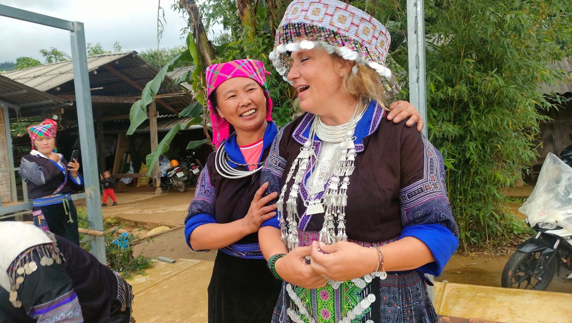 Indigenous Homestay- Trek- Food- Bus Mu Cang Chai 외부 사진