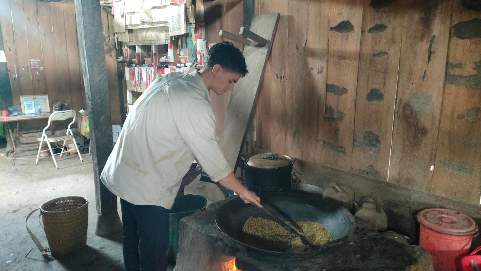 Indigenous Homestay- Trek- Food- Bus Mu Cang Chai 외부 사진