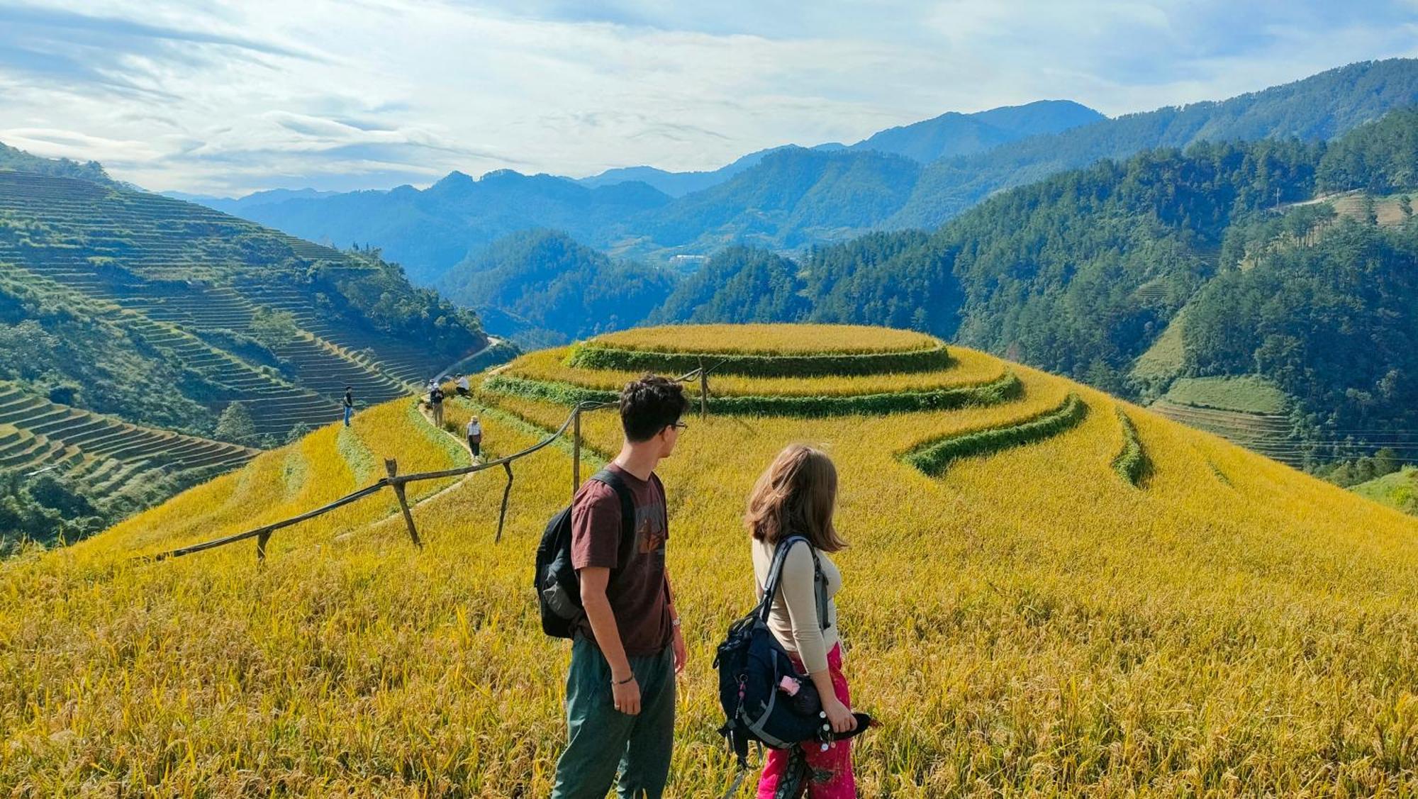 Indigenous Homestay- Trek- Food- Bus Mu Cang Chai 외부 사진