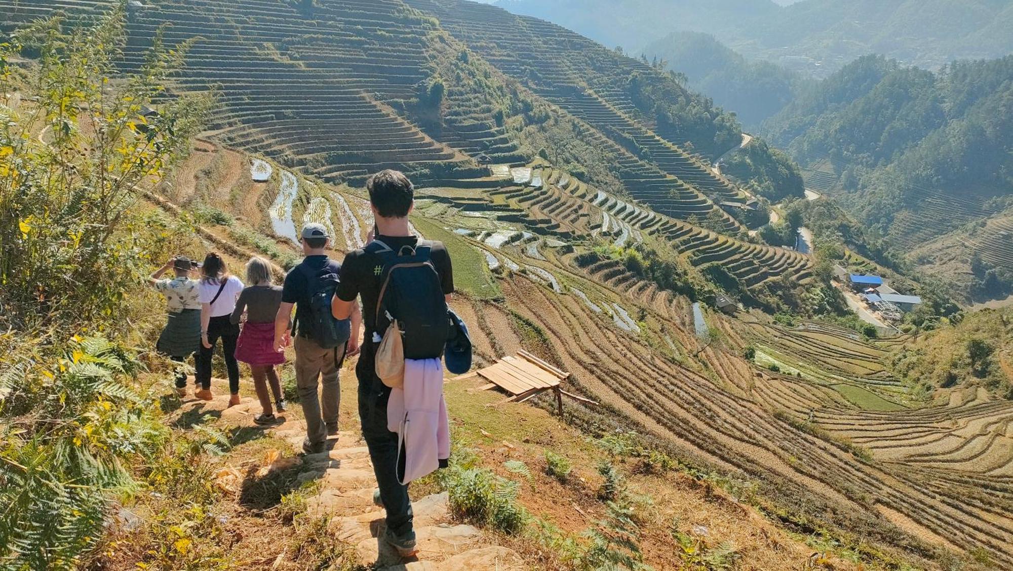 Indigenous Homestay- Trek- Food- Bus Mu Cang Chai 외부 사진
