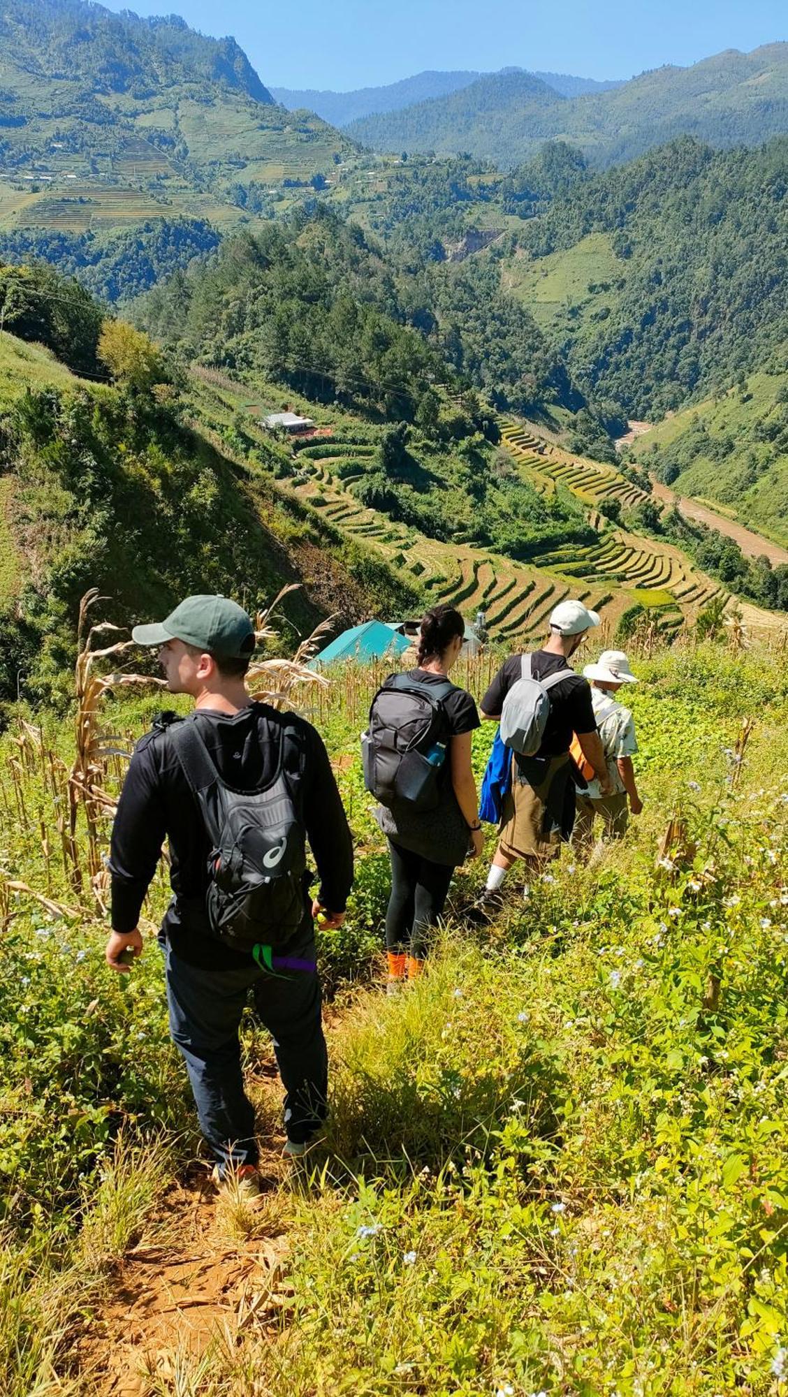 Indigenous Homestay- Trek- Food- Bus Mu Cang Chai 외부 사진