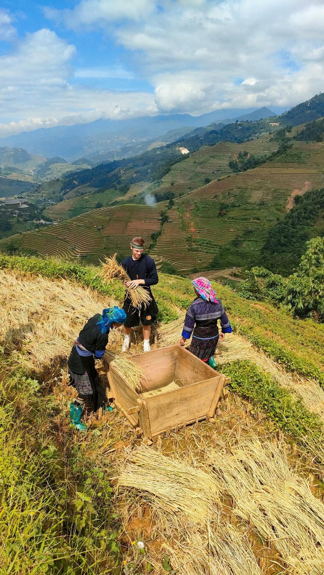 Indigenous Homestay- Trek- Food- Bus Mu Cang Chai 외부 사진